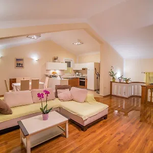 captains-apartment-rab.primorje-gorskikotar.com/